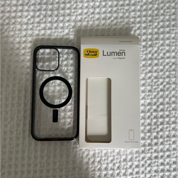 OtterBox Lumen Series MagSafe iPhone Case - Black and Clear - Picture 1 of 6